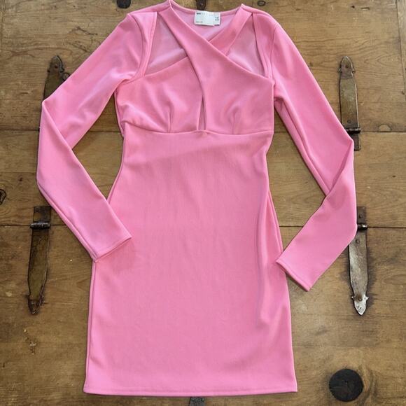 Woman’s ASOS DESIGN cross front mini dress in bubblegum pink Size 4 - Picture 4 of 8